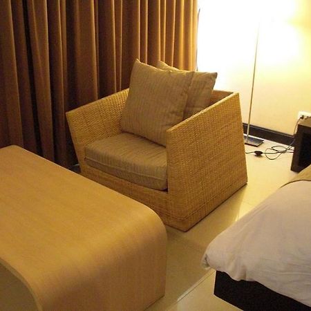 Swutel Hotel Bangkok Exterior foto